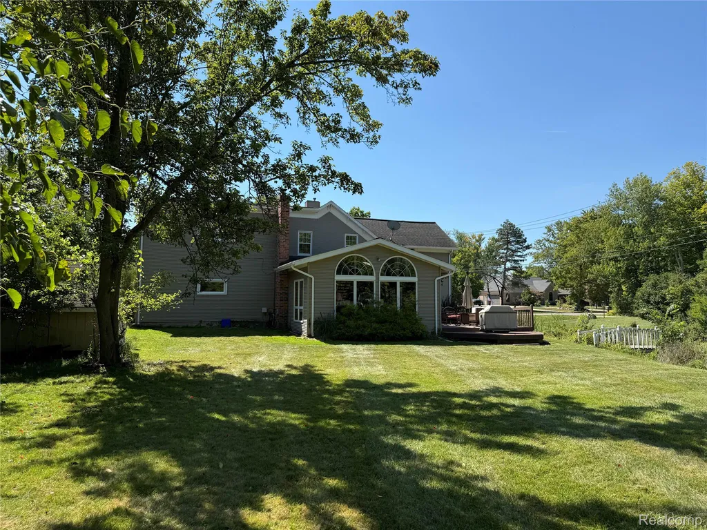8346 Rucker Road Grosse Ile Township MI 48138