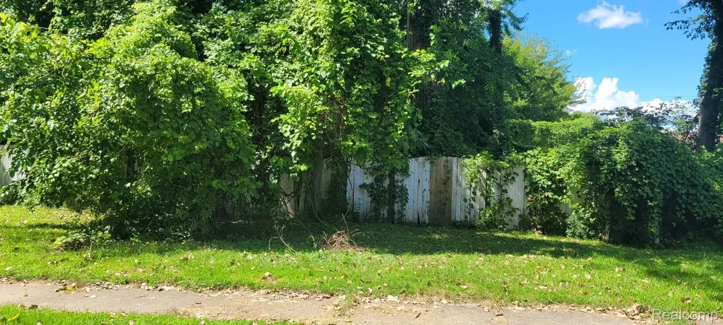Lot 215, 2nd Romulus City MI 48174