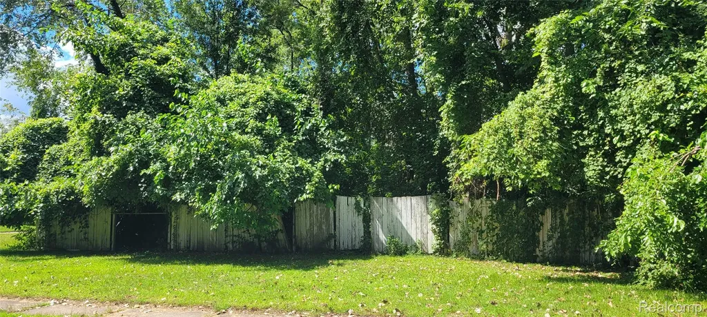 Lot 214, 2nd Romulus City MI 48174