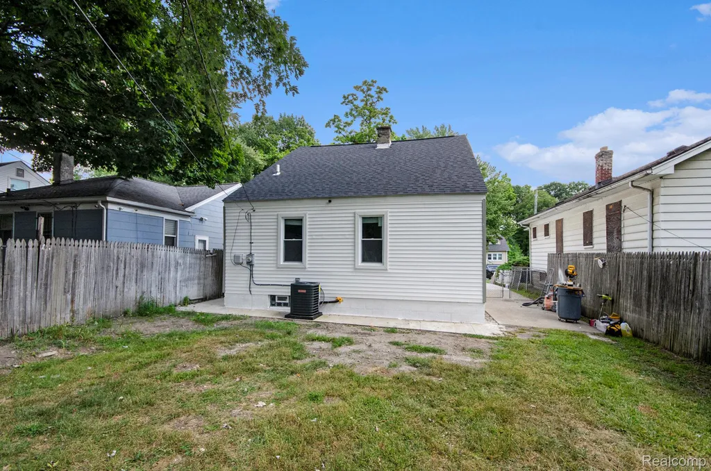 17583 Pierson Street Detroit City MI 48219