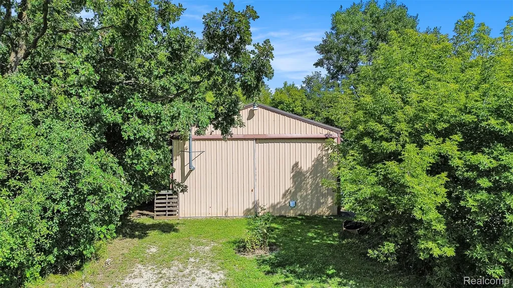 3361 S Center Road Burton City MI 48519