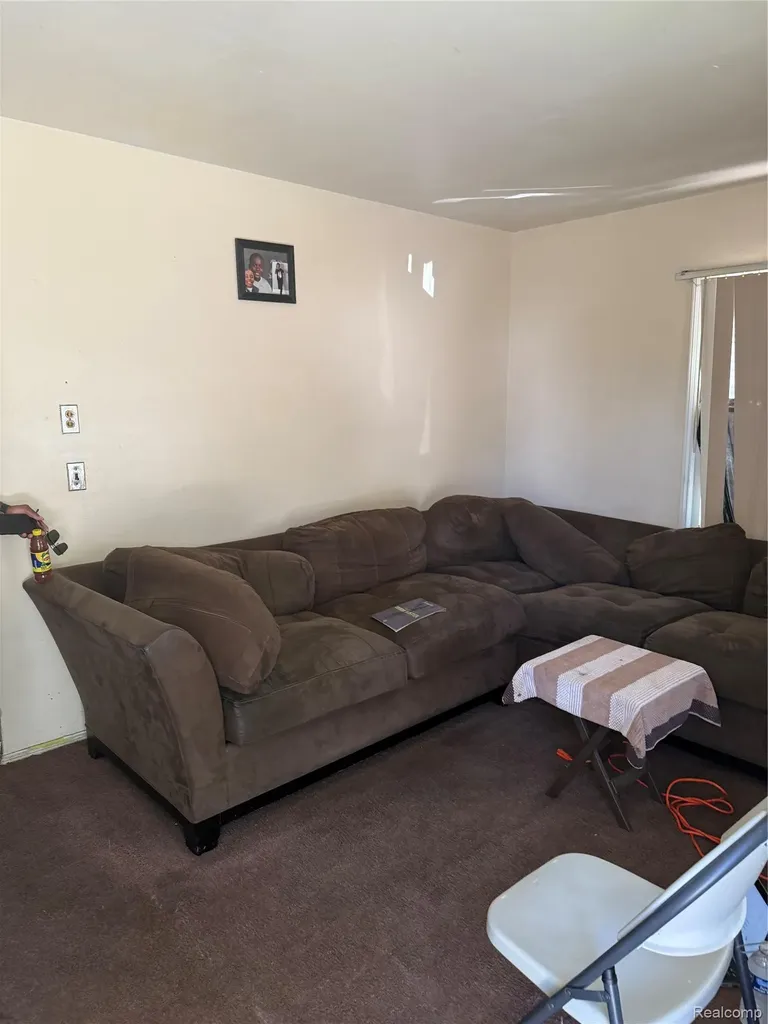 19336 Huntington Road Detroit City MI 48219