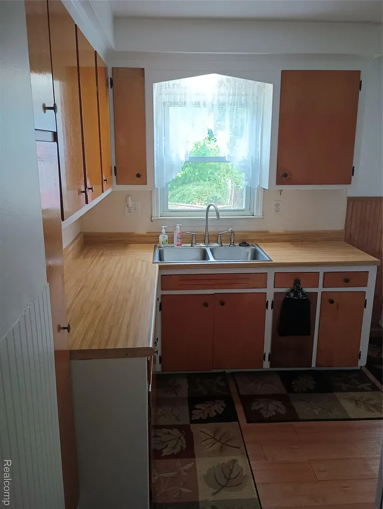 22134 Wick Road Taylor City MI 48180