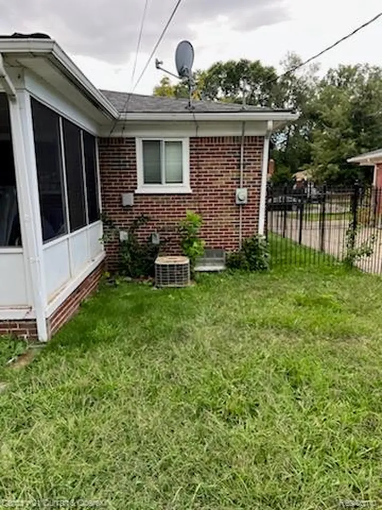 20500 Braile Street Detroit City MI 48219