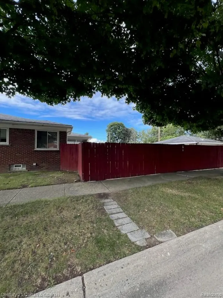 20500 Braile Street Detroit City MI 48219
