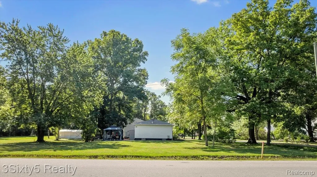 20223 Newman Drive Brownstown Charter Township MI 48183