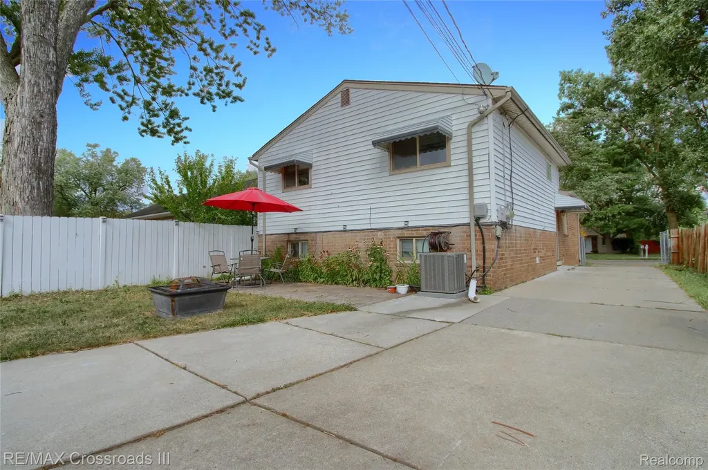 7367 Cavell Street Westland City MI 48185