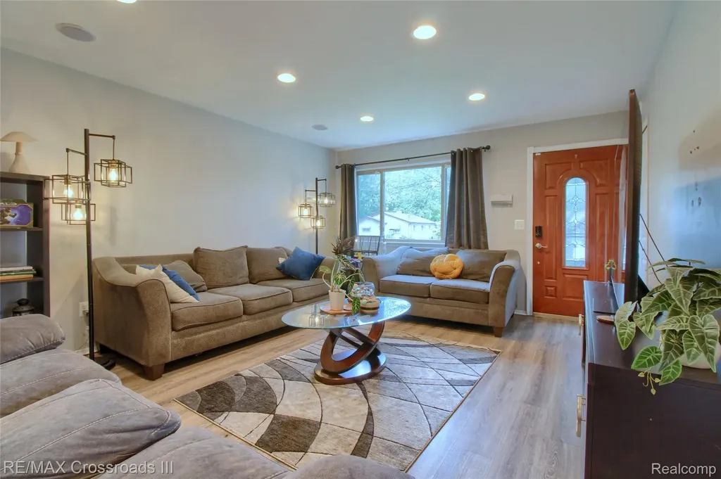 7367 Cavell Street Westland City MI 48185