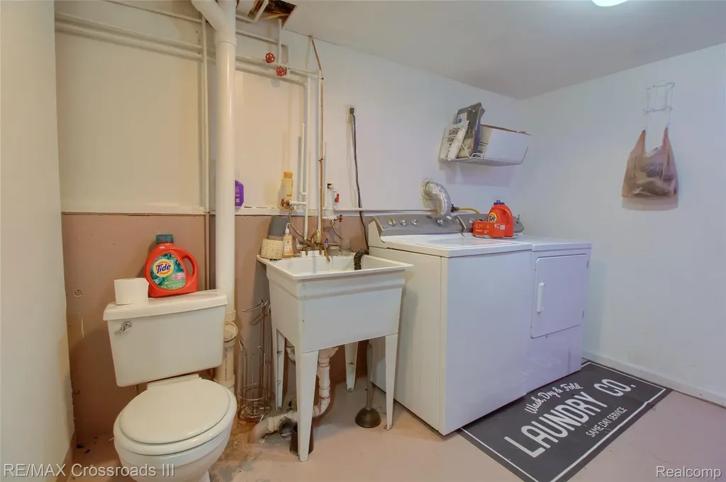7367 Cavell Street Westland City MI 48185