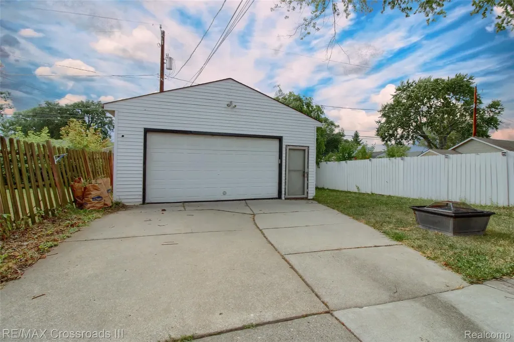 7367 Cavell Street Westland City MI 48185