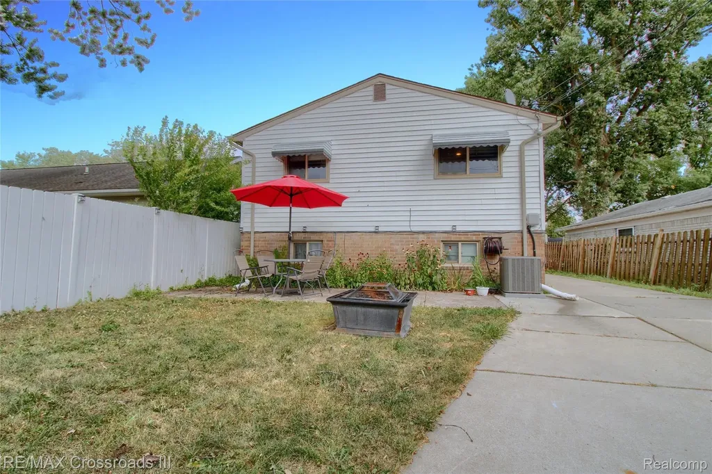 7367 Cavell Street Westland City MI 48185