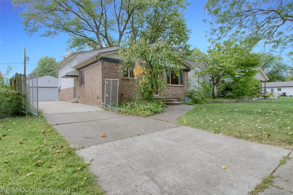 7367 Cavell Street Westland City MI 48185