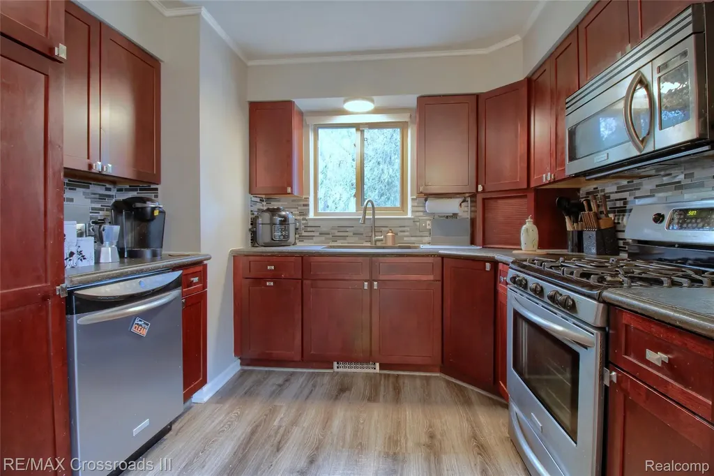 7367 Cavell Street Westland City MI 48185
