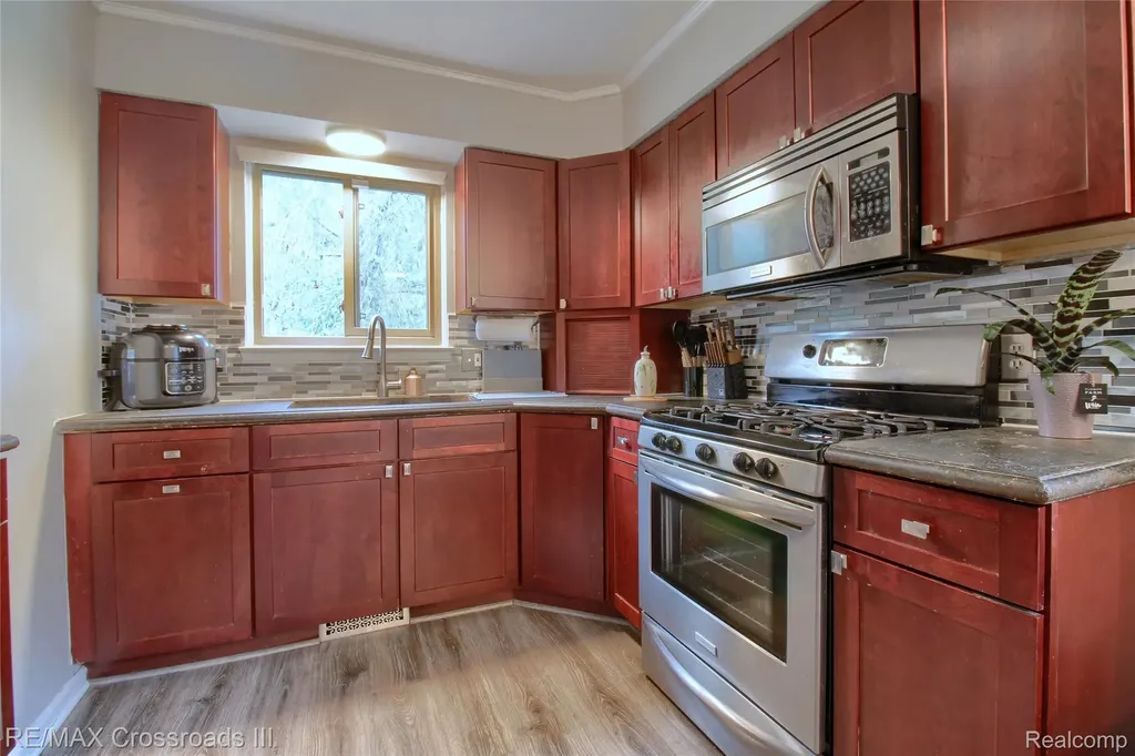 7367 Cavell Street Westland City MI 48185