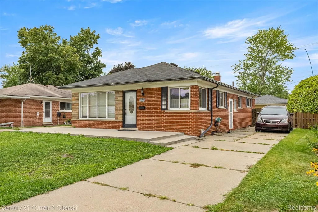 25542 W Warren Street Dearborn Heights City MI 48127