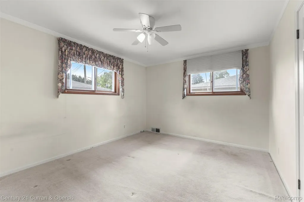 25542 W Warren Street Dearborn Heights City MI 48127