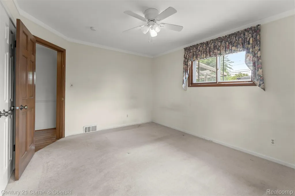 25542 W Warren Street Dearborn Heights City MI 48127