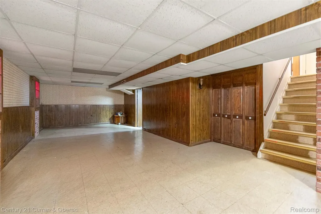 25542 W Warren Street Dearborn Heights City MI 48127