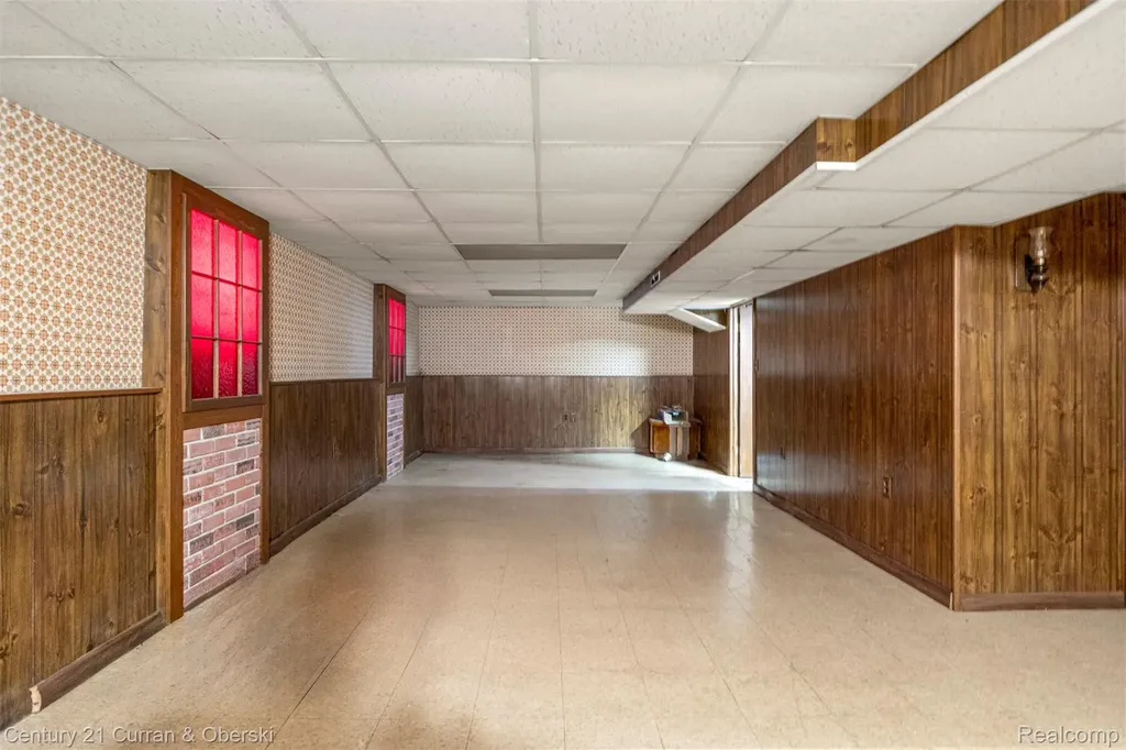 25542 W Warren Street Dearborn Heights City MI 48127
