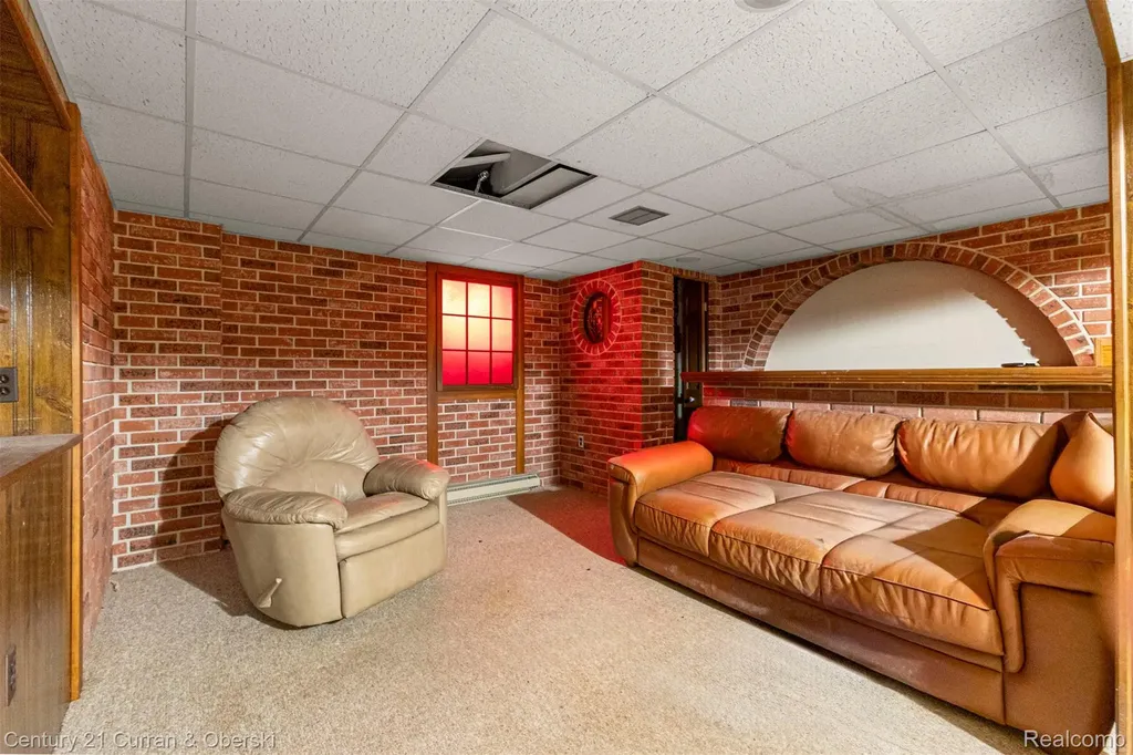 25542 W Warren Street Dearborn Heights City MI 48127