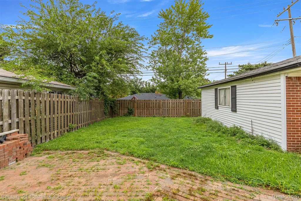 25542 W Warren Street Dearborn Heights City MI 48127