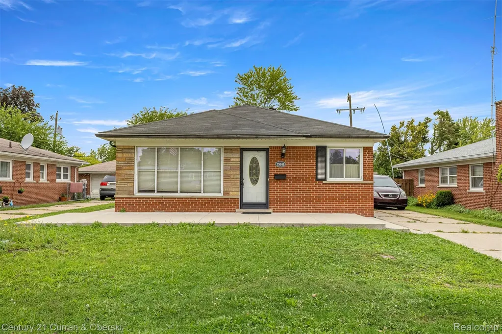 25542 W Warren Street Dearborn Heights City MI 48127