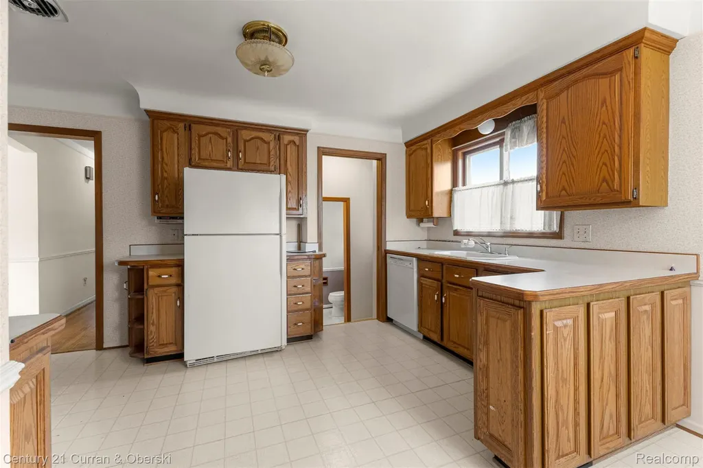25542 W Warren Street Dearborn Heights City MI 48127