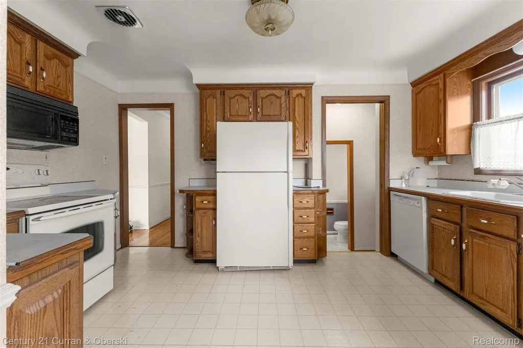 25542 W Warren Street Dearborn Heights City MI 48127