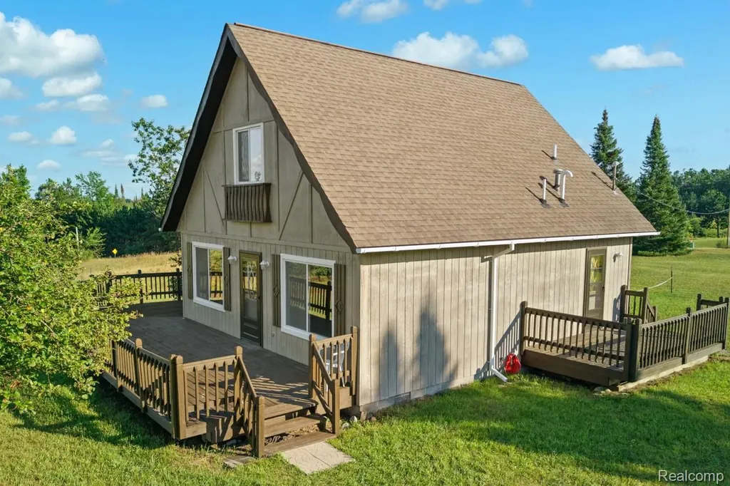 9720 E Kellyville Road Briley Township MI 49709