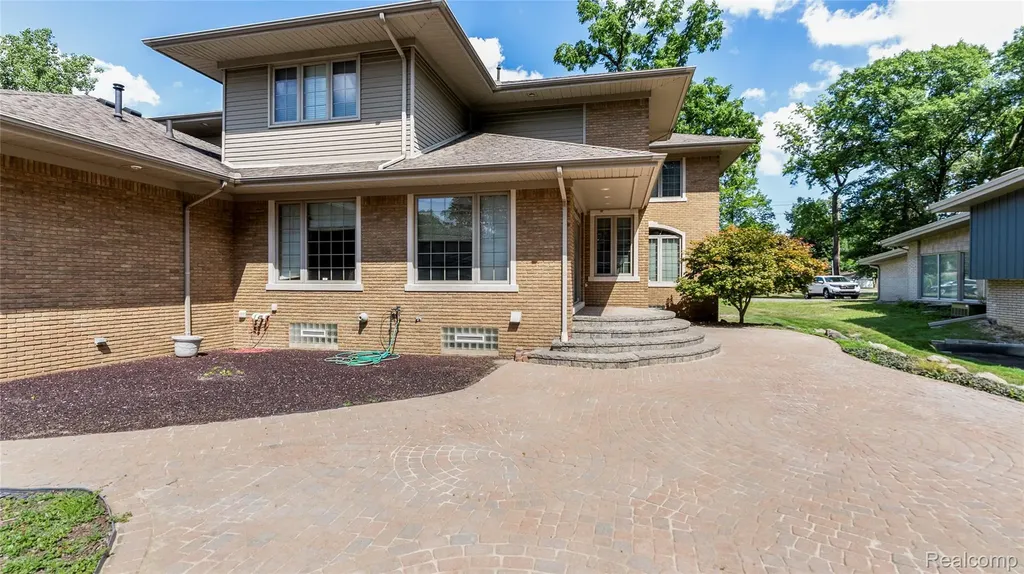9281 Island Drive Grosse Ile Township MI 48138