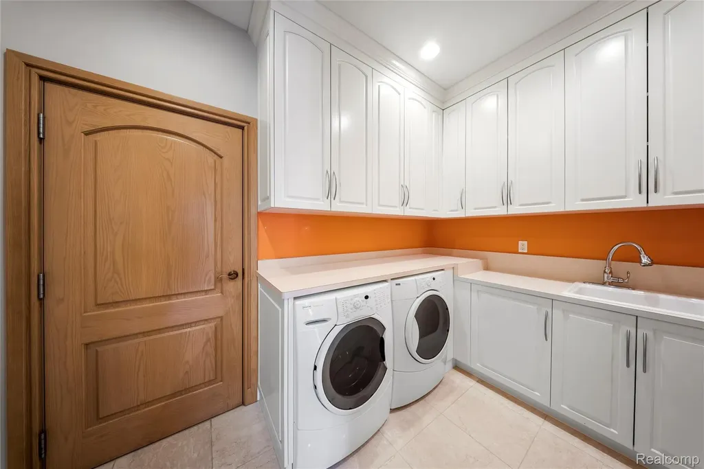 9281 Island Drive Grosse Ile Township MI 48138