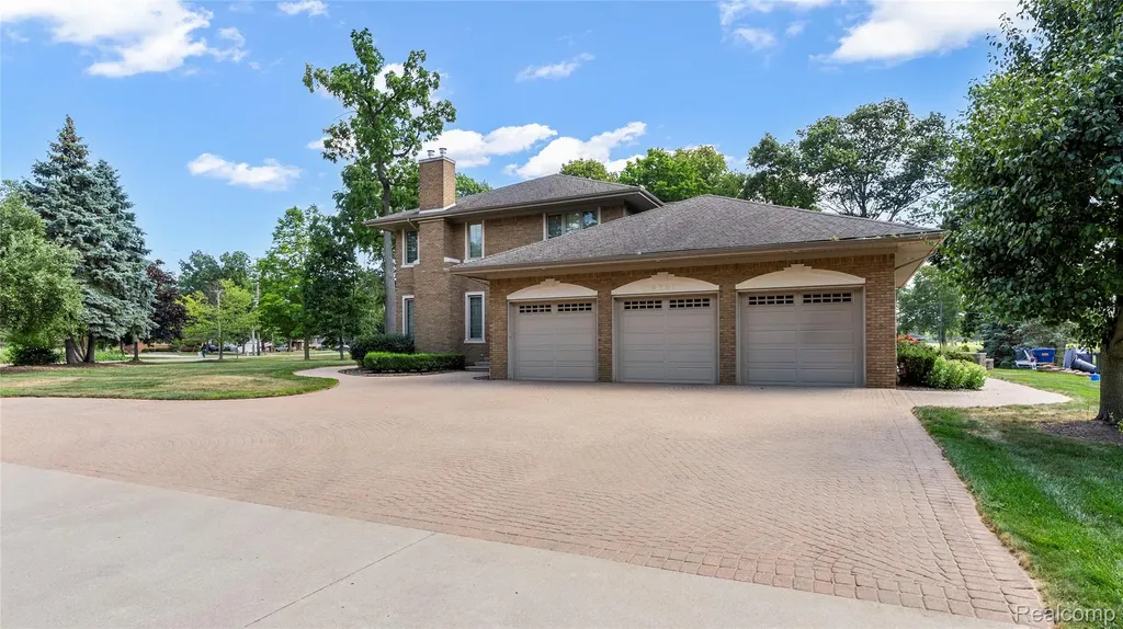 9281 Island Drive Grosse Ile Township MI 48138