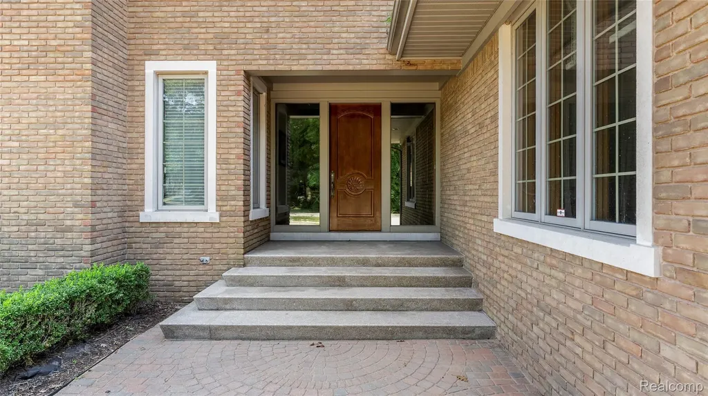 9281 Island Drive Grosse Ile Township MI 48138
