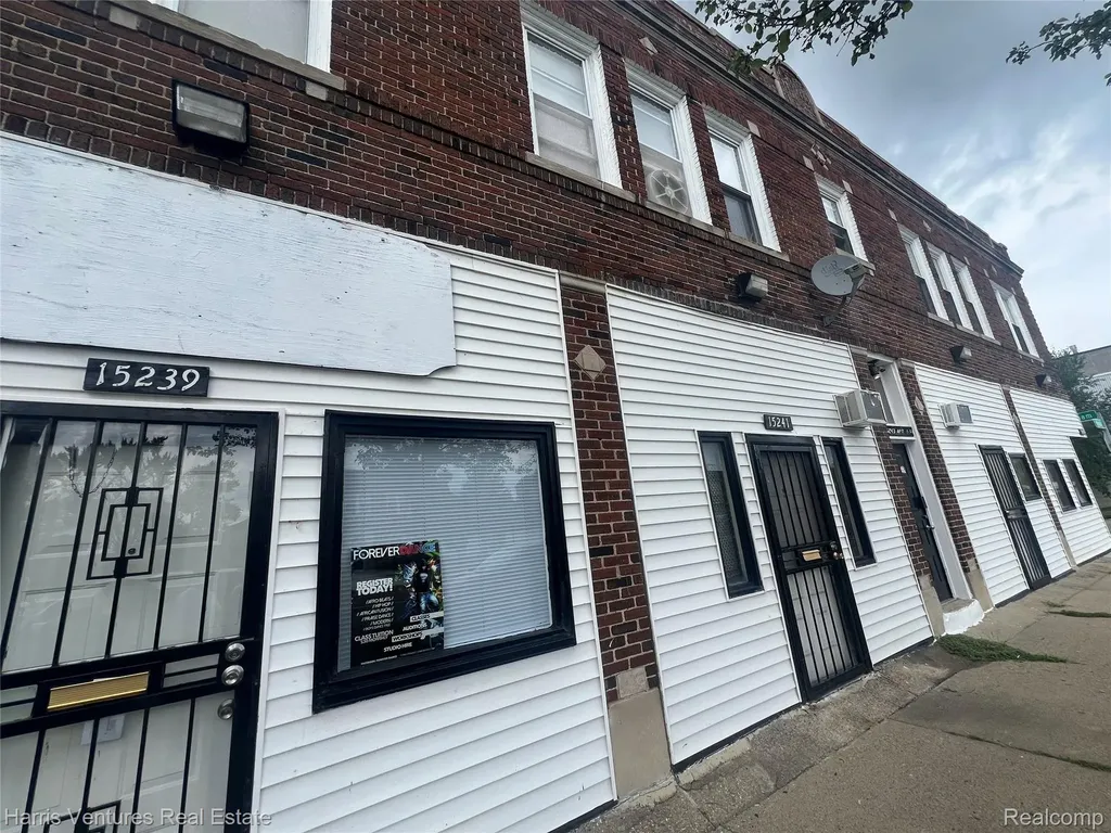 15239 Mack Avenue Detroit City MI 48224
