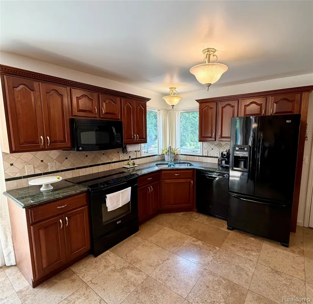 56764 Jewell Road Shelby Charter Township MI 48315