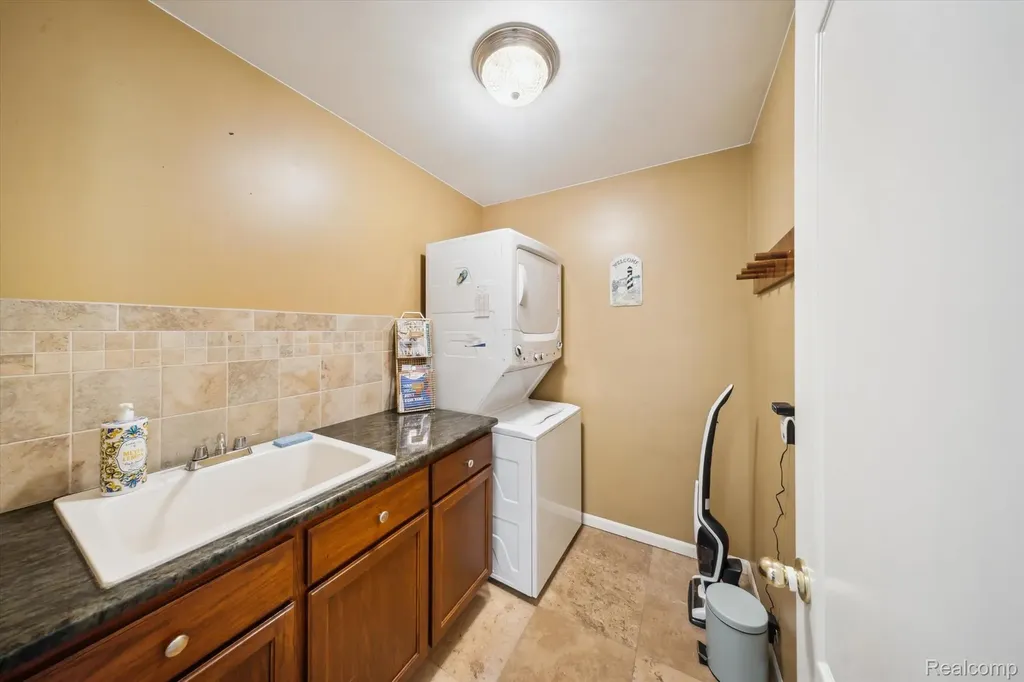 56764 Jewell Road Shelby Charter Township MI 48315