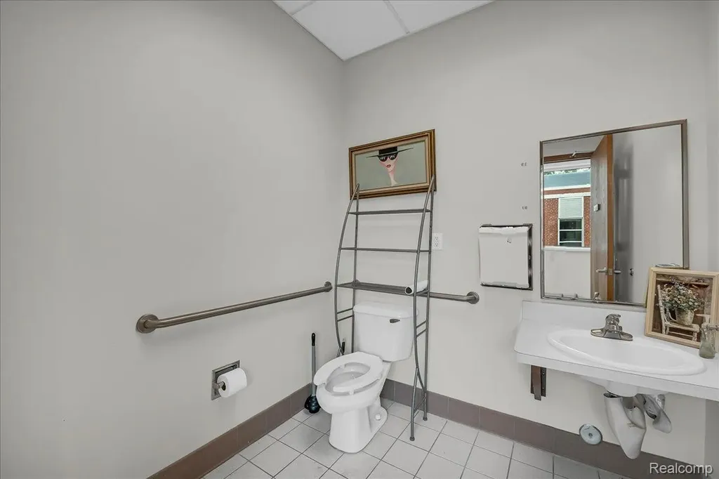 19323 Farmington Road Livonia City MI 48152
