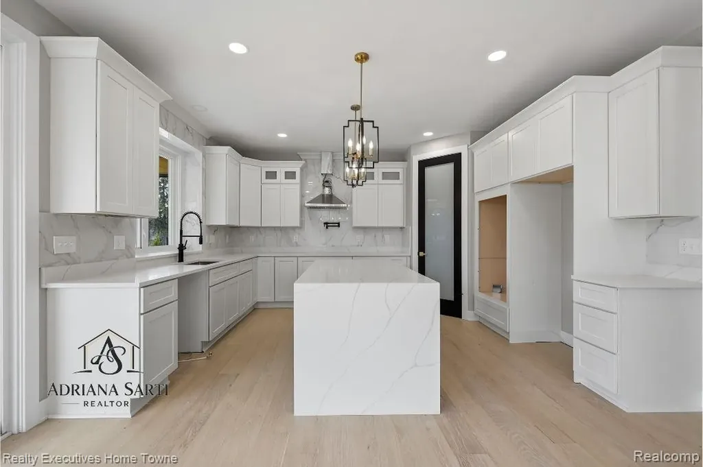12020 Encore Court Shelby Charter Township MI 48315