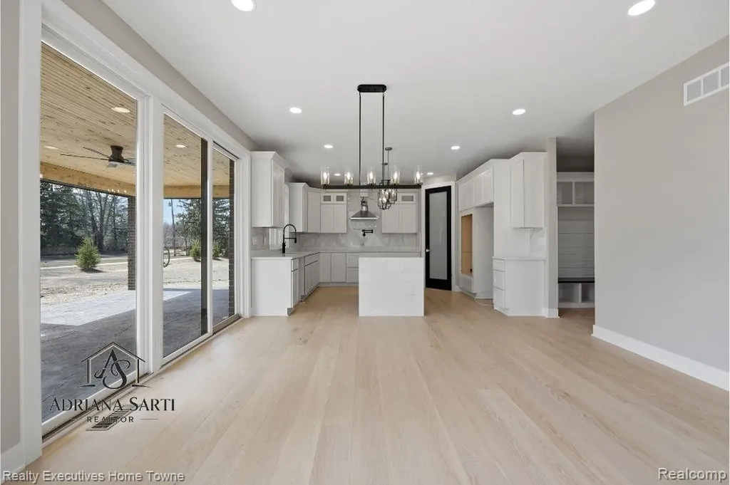 12020 Encore Court Shelby Charter Township MI 48315