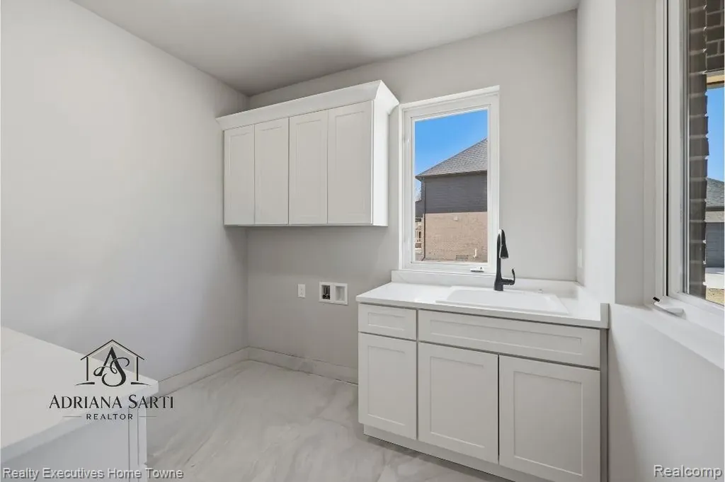 12020 Encore Court Shelby Charter Township MI 48315