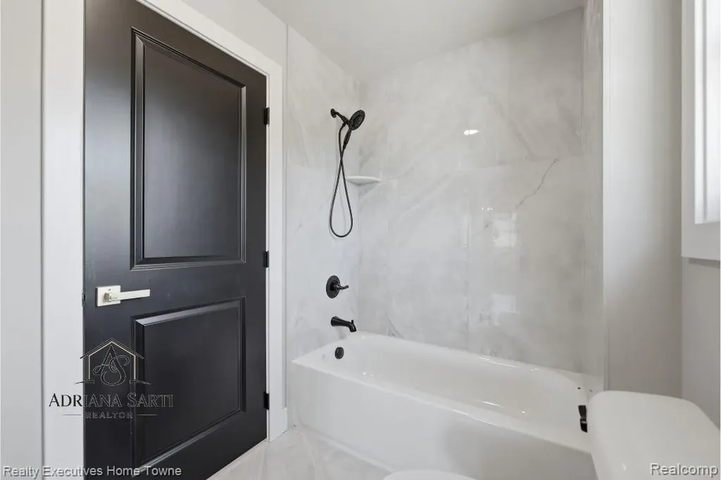 12020 Encore Court Shelby Charter Township MI 48315