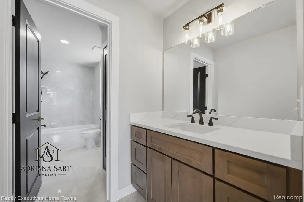 12020 Encore Court Shelby Charter Township MI 48315