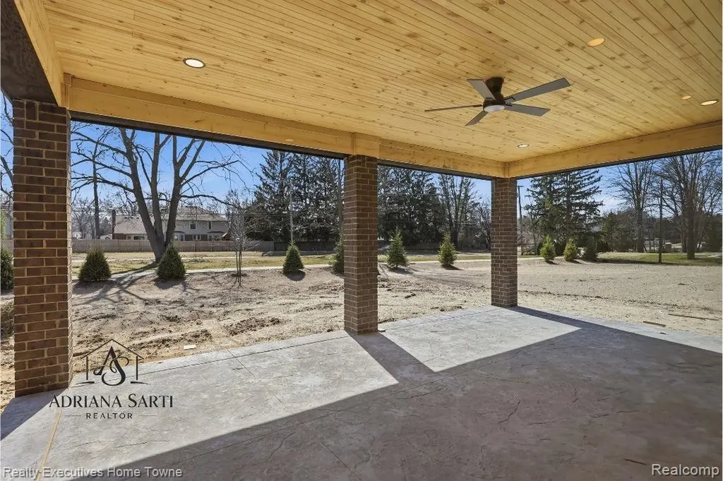 12020 Encore Court Shelby Charter Township MI 48315