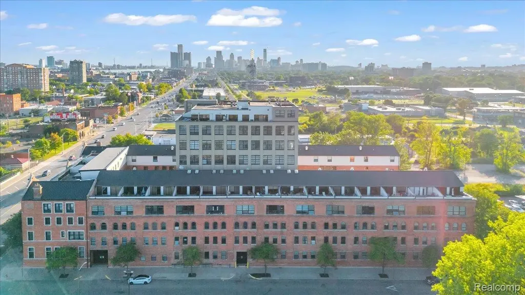 6533 E Jefferson Avenue Detroit City MI 48207