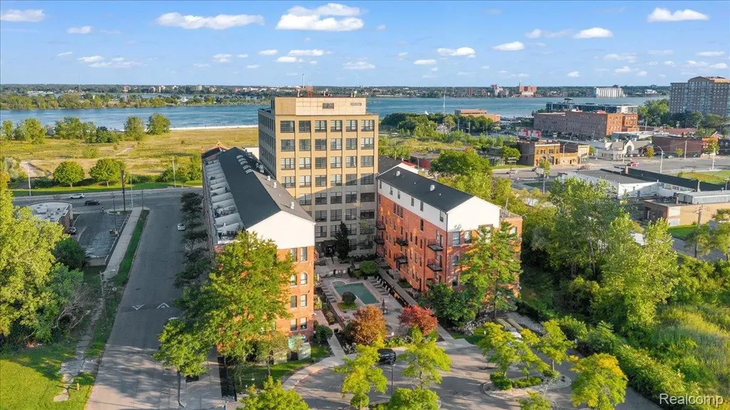 6533 E Jefferson Avenue Detroit City MI 48207
