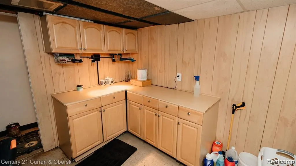 15261 Demean Avenue Allen Park City MI 48101