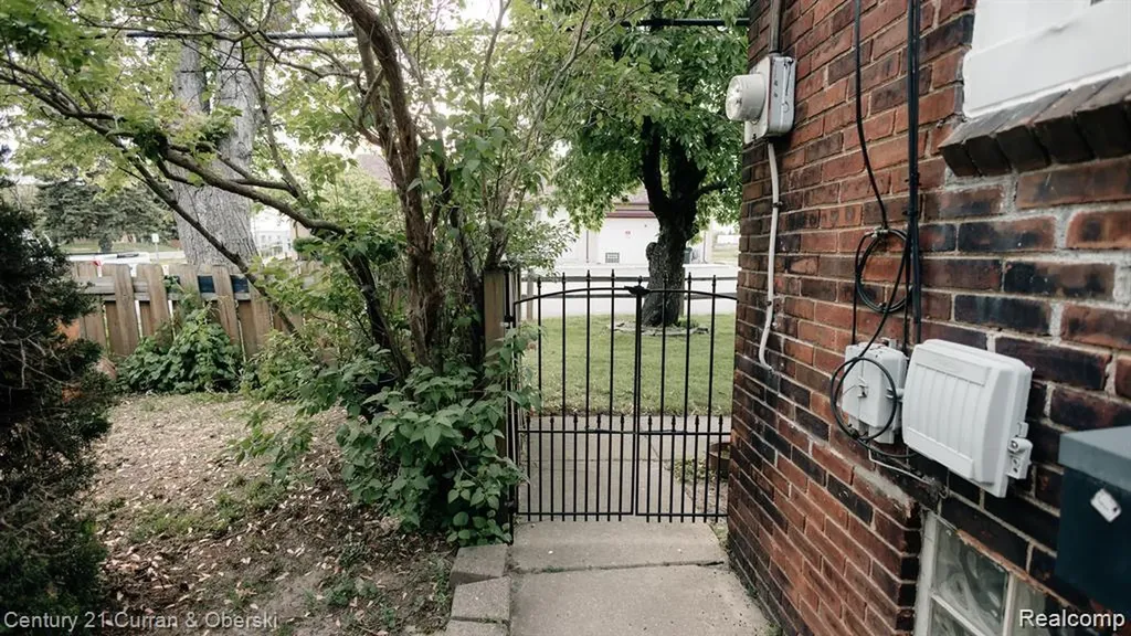 15261 Demean Avenue Allen Park City MI 48101