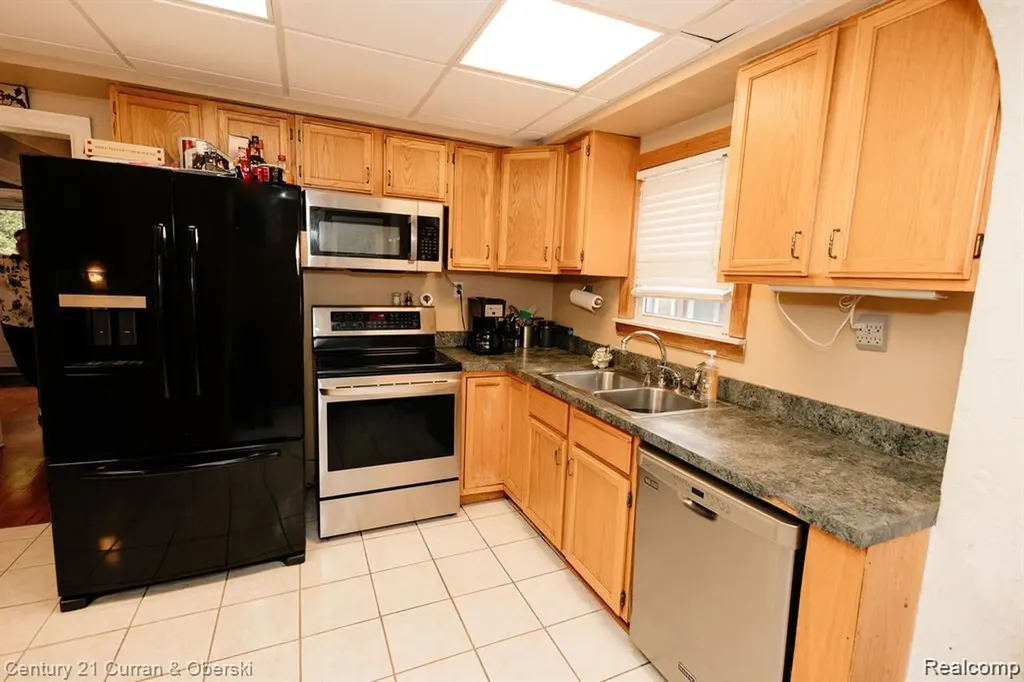 15261 Demean Avenue Allen Park City MI 48101