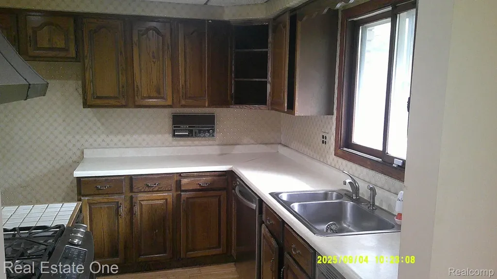9531 W Outer Drive Detroit City MI 48223
