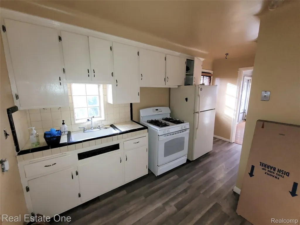 10339 Tireman Avenue Dearborn City MI 48126